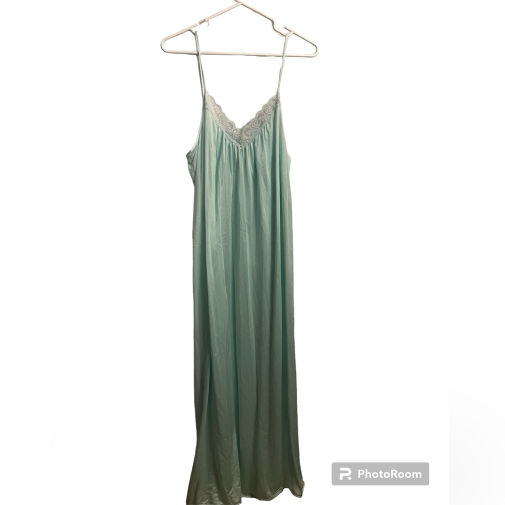 Vintage long 100% nylon slip/ nightie. Soft lace sexy made in the USA sz medium